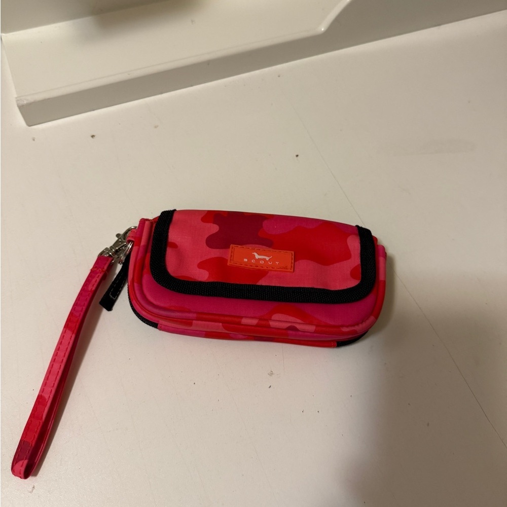 Scout Tote-All Package Wristlet
Hot Pink Camo